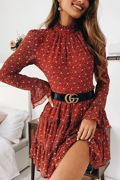 Searching for lightweight outfits to help you cooling off this summer? See 27 Must-have Everyday Summer Styles To Beat The Summer Heat. Summer Fashion via higiggle.com | red floral mini dress | #summeroutfits #cool #floral #minidress