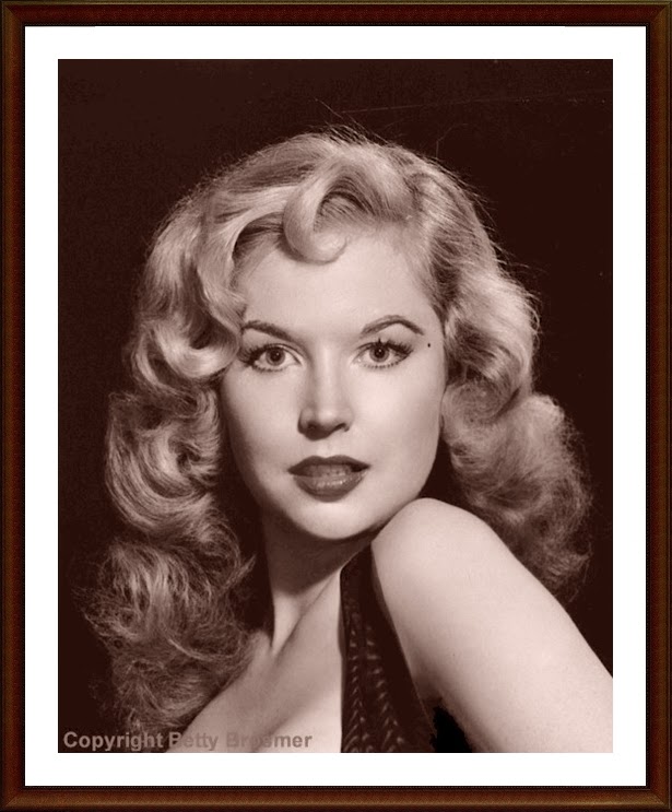 Ostáriz Art Gallery Betty Brosmer La chica perfecta