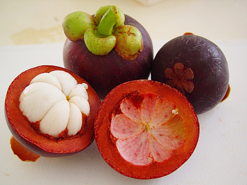 Почему фрукт назвали фруктом. Мангостан (мангостин). Переспелый мангостин. Киви мангостин. Личи и мангостин.