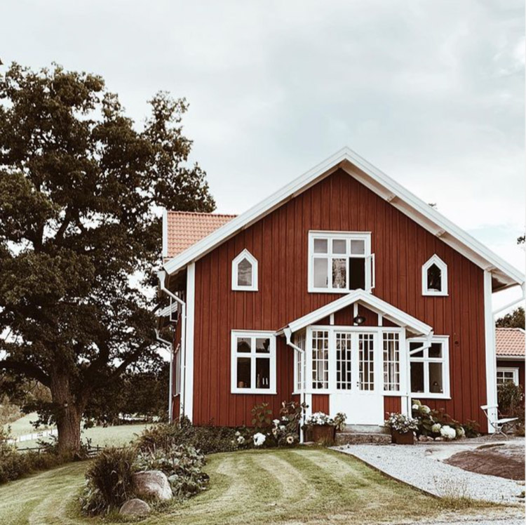 Apartamento da atriz Joana Balaguer tem quarto em tom intenso de verde