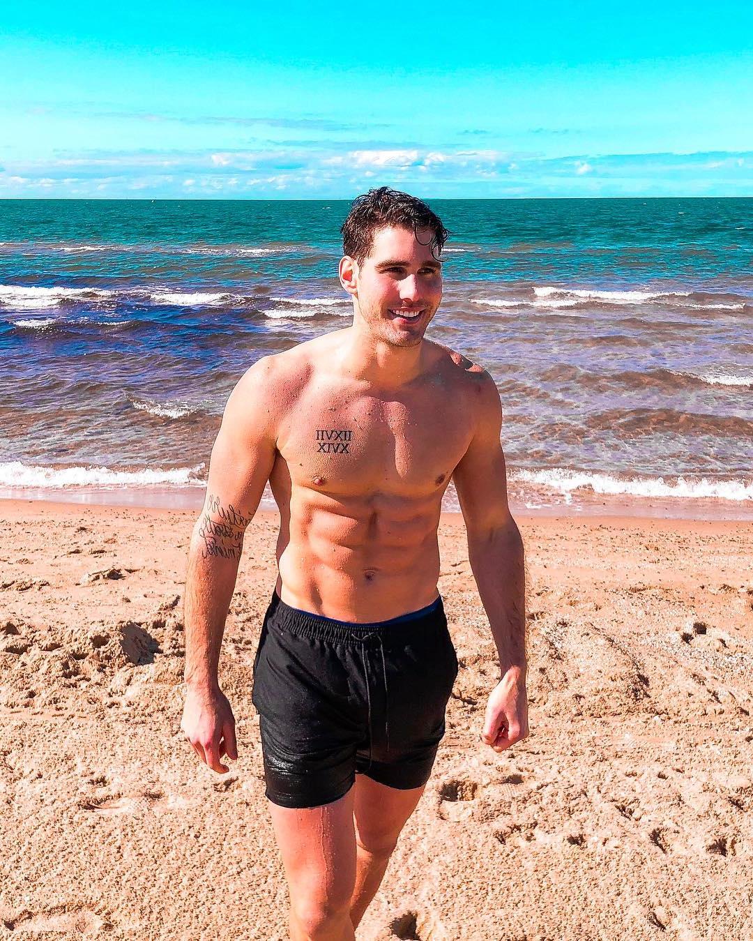 adorable-shirtless-fit-beach-bro-smiling