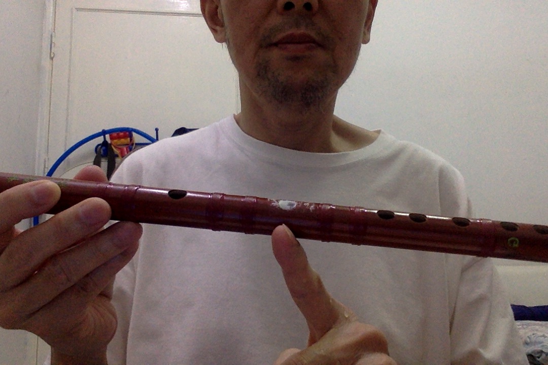 How to play the Dizi ( Chinese Bamboo Flute ) 4 How to cover the membrane hole