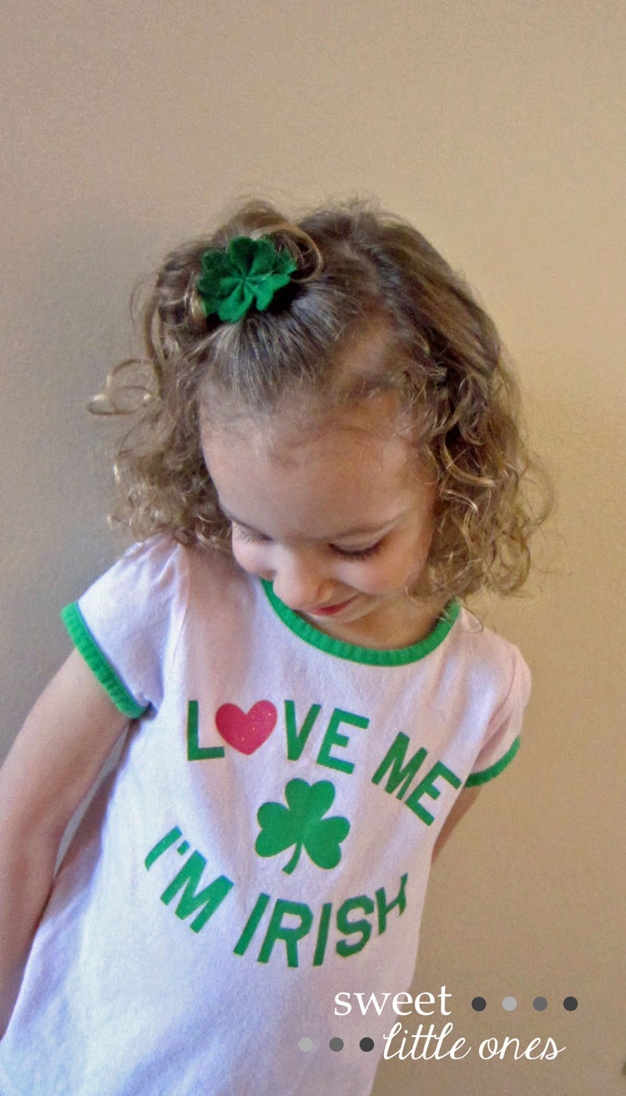 DIY St. Patrick's Day Shamrock / Four Leaf Clover Hair Bow / Clip / Barrette - www.sweetlittleonesblog.com