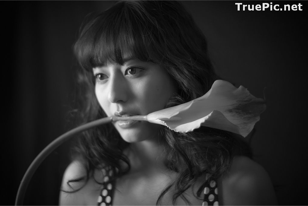 Image Japanese Model and Actress - Yumi Sugimoto - Yumi Mono Chrome - TruePic.net - Picture-52