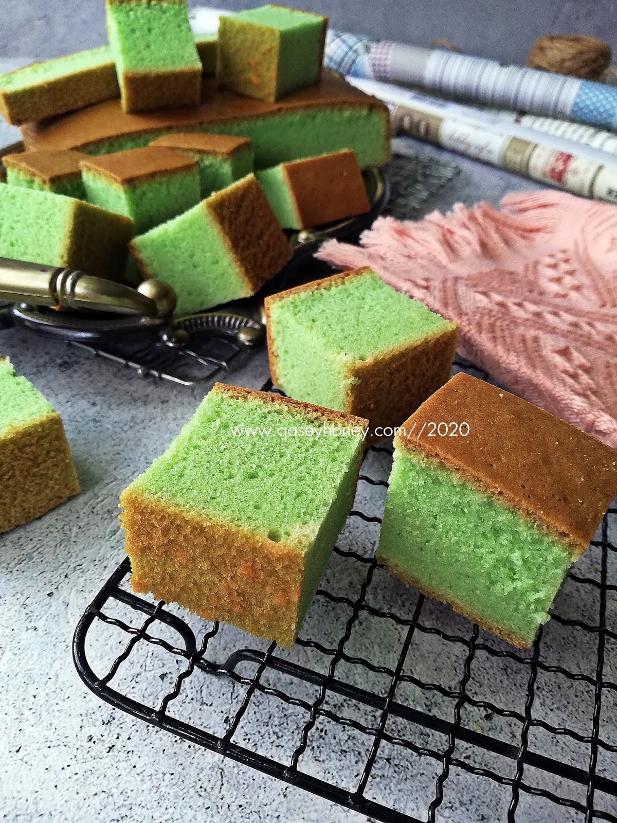 RESEPI SIMPLE KEK PANDAN SANTAN YANG LEMBUT, GEBU DAN SEDAP QASEY HONEY
