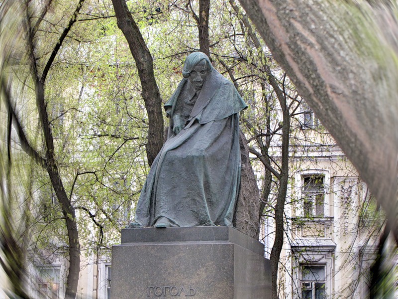 Реферат: Два памятника Н.В. Гоголю