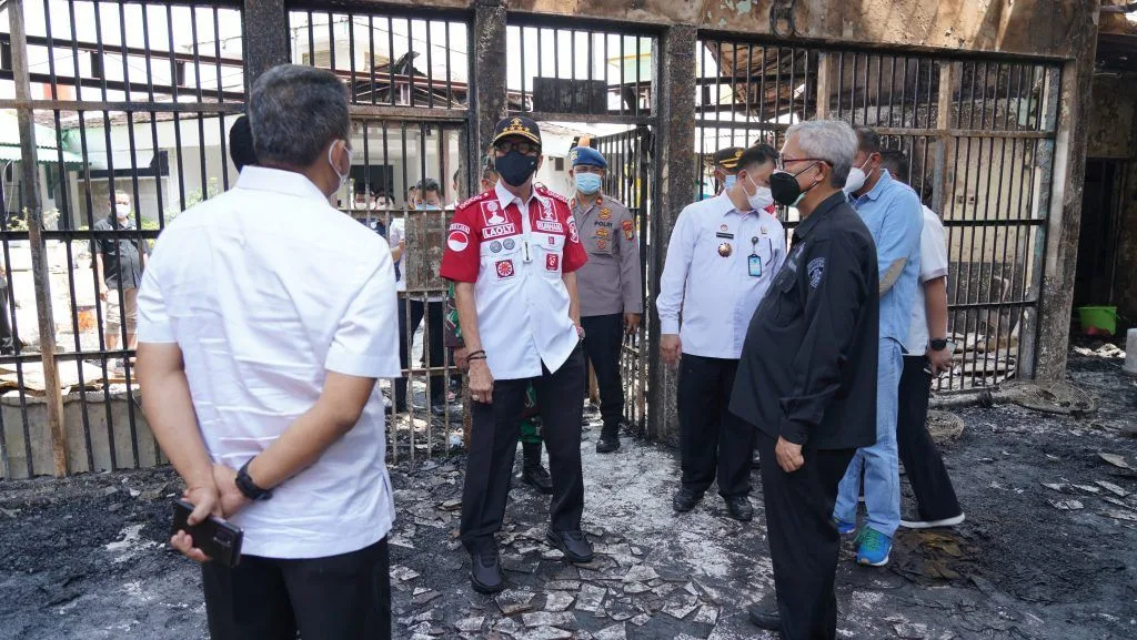 Yasonna 'Buang Badan' Soal Lapas Over Kapasitas hingga Kebakaran, Eks Ombudsman: Jurus Ngeles Jadi Andalan!