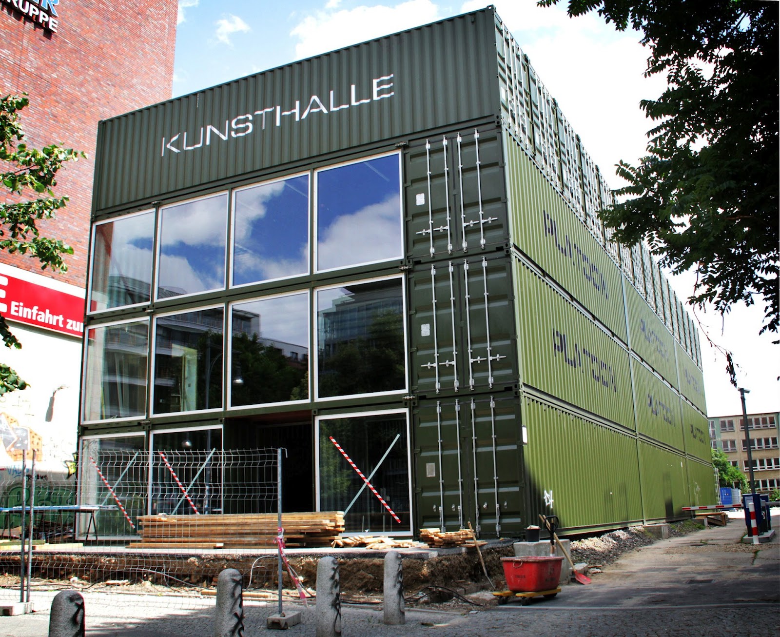 Shipping Container Homes: Platoon, Kunsthalle - Berlin 