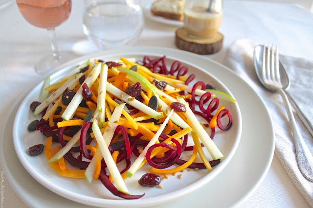 Salade crue d'automne de butternut, betterave, carotte, pomme et cranberries {sauce amande et sirop d'érable} • Cook A Life! by Maeva