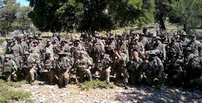 ΜΕ ΑΚ-47 ΚΑΛΑΣΝΙΚΟΦ ΕΞΟΠΛΙΖΟΝΤΑΙ ΟΙ ΕΛΛΗΝΙΚΕΣ ΕΙΔΙΚΕΣ ΔΥΝΑΜΕΙΣ – Ο ΒΑΡΥΣ ΟΠΛΙΣΜΟΣ ΚΑΤΑΣΧΕΘΗΚΕ ΑΠΟ ΤΟ ΠΛΟΙΟ «NOOR M» ΚΑΙ ΑΠΟ ΣΑΛΤΟ ΤΟΥ ΛΙΜΕΝΙΚΟΥ  