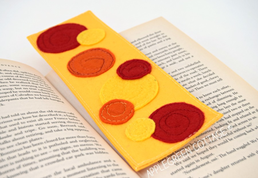 DIY Fabric Bookmarks with Felt Circles AppleGreen Cottage