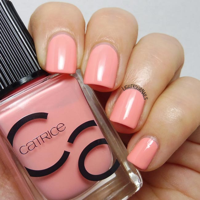 Catrice ICONails 08 Catch Of The Day salmon pink nail polish smalto rosa salmone #lightyournails