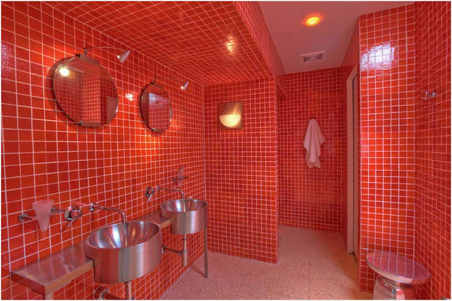 Inspiration-modernes-Rote-Bad-Gefäßspüle-eine-Alkoven-Dusche-und-rote-Fliese-Badezimmer
