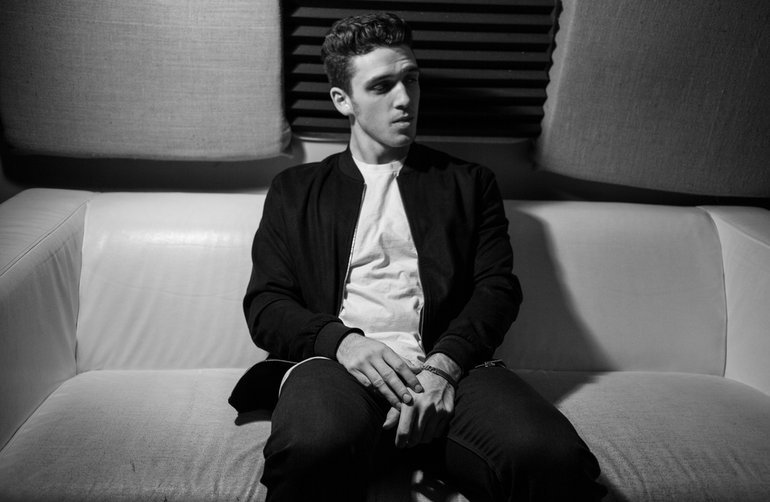 Lirik Lagu I Like Me Better oleh Lauv serta Terjemahan