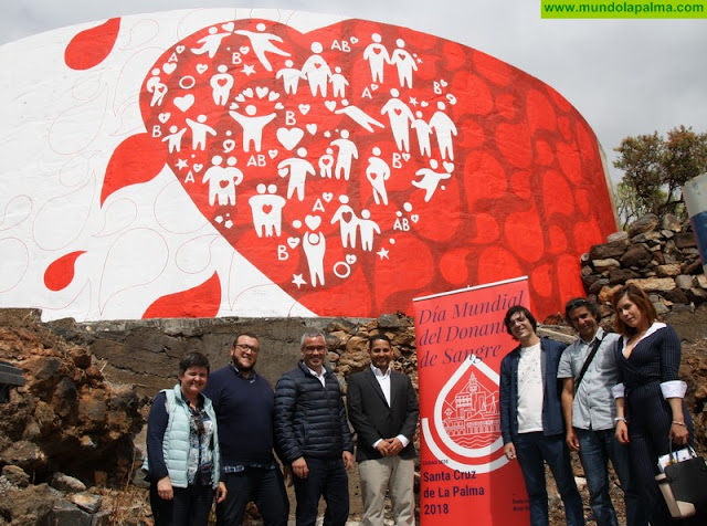 Una gran pintura mural celebra la elección de Santa Cruz de La Palma como sede provincial del Día Mundial del Donante de Sangre
