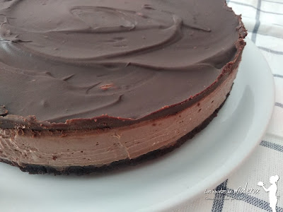 Cheesecake de chocolate. la tarta perfecta para los amantes del chocolate 