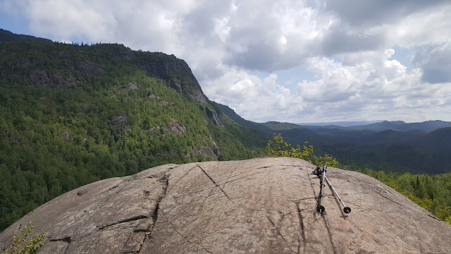 Point de vue sur le sentier en direction du Pic de la Hutte