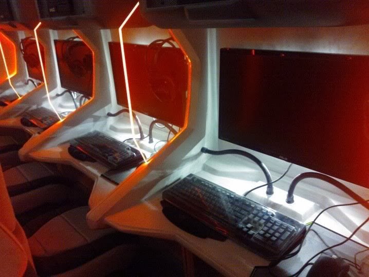 Bus paling unik gaming bus interior