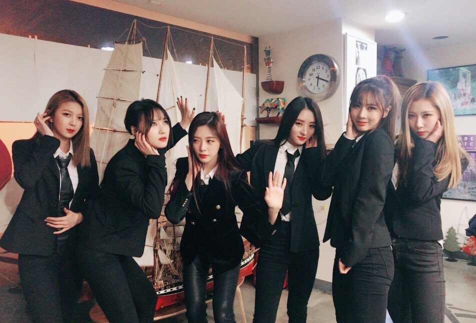 Dreamcatcher Impresses With Live Performances! KPop News