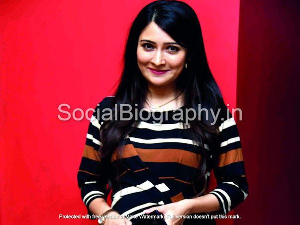 Radhika Pandit Instagram Biography 2021, Age, Height, Date of Birth, etc.