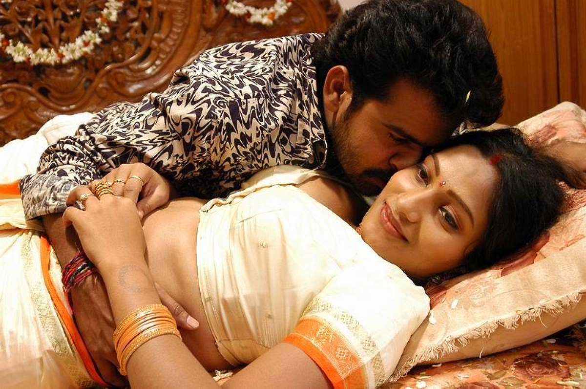 [HOT] Indian Bhabhi Hot Bedroom Romance In Open Blouse HQ - Only Indian