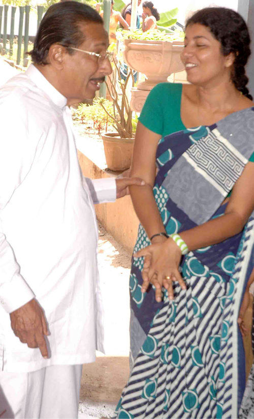 Suriyapperuma3.jpg
