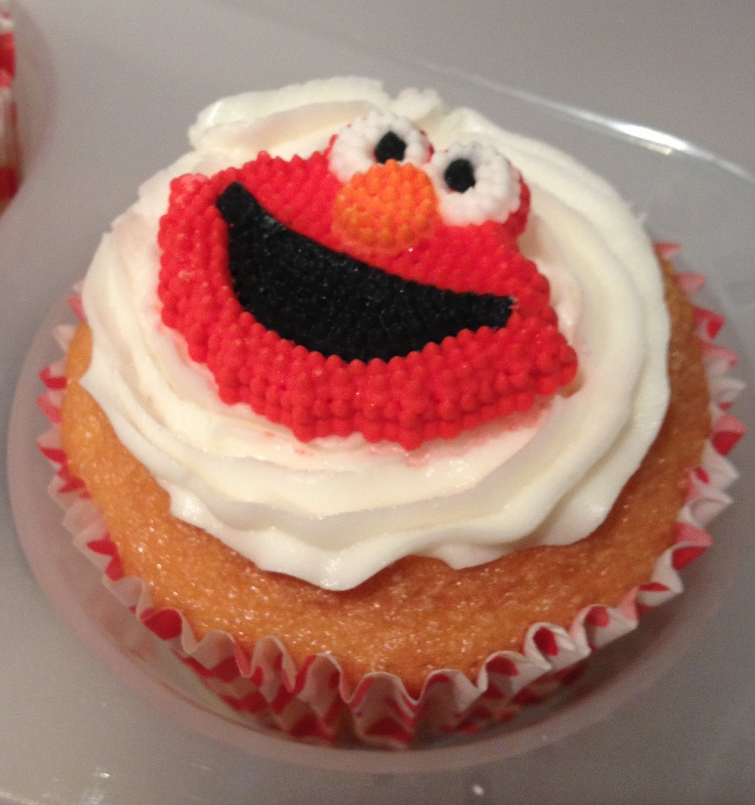 Butterflies and Bees: Elmo Cupcakes