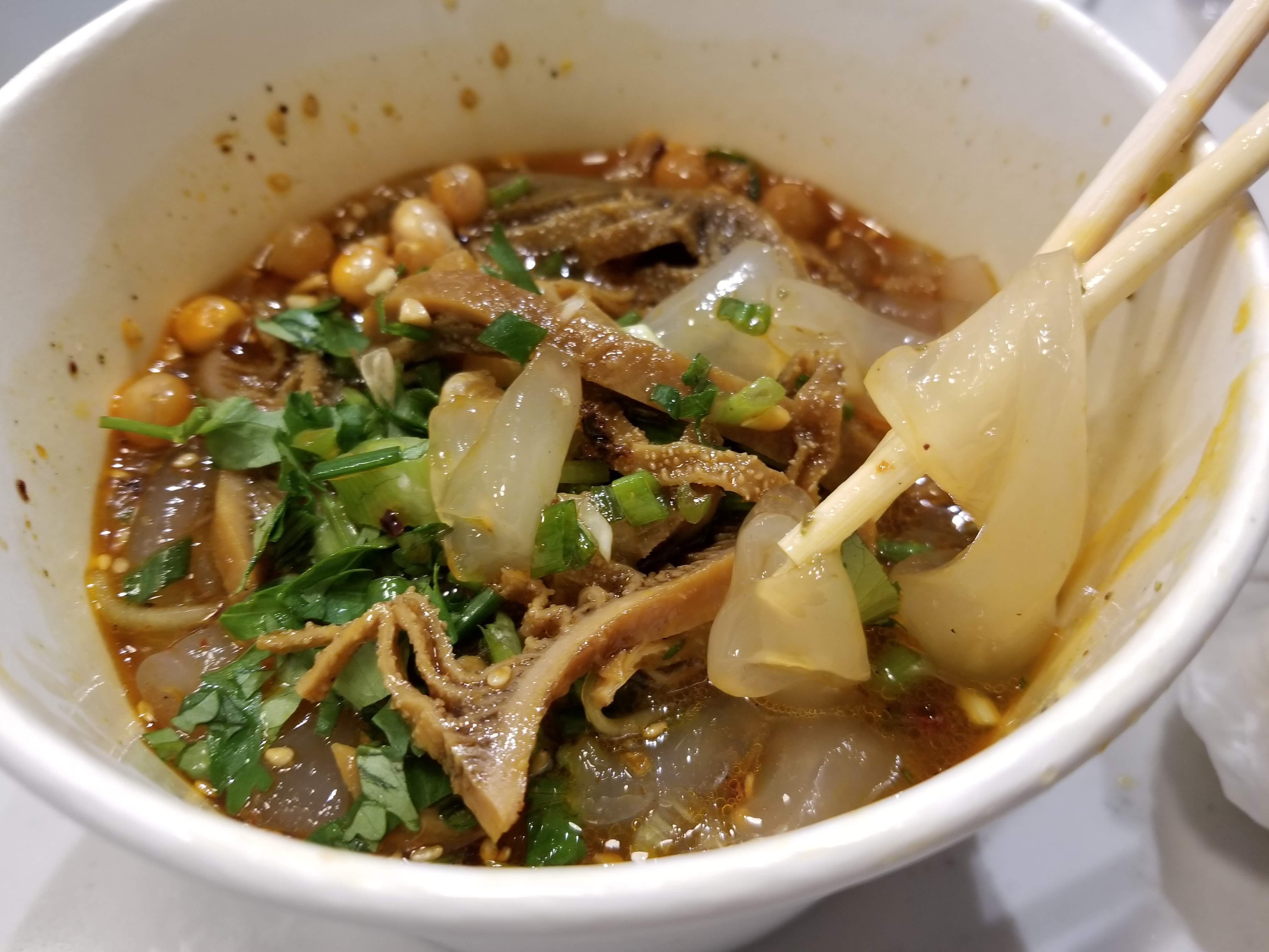 【香港 | 太子美食】人氣熱店!兩姊妹涼皮有限公司 超正涼皮新體驗 必食招牌涼皮椒麻雞 真.蔗渣價錢燒鵝味道?!