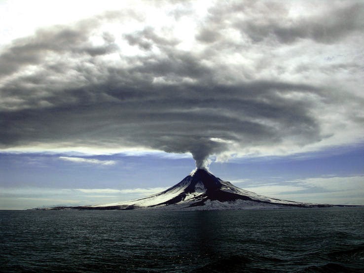 Nature – Iliamna Volcano in Alaska Nature – Iliamna Volcano in Alaska