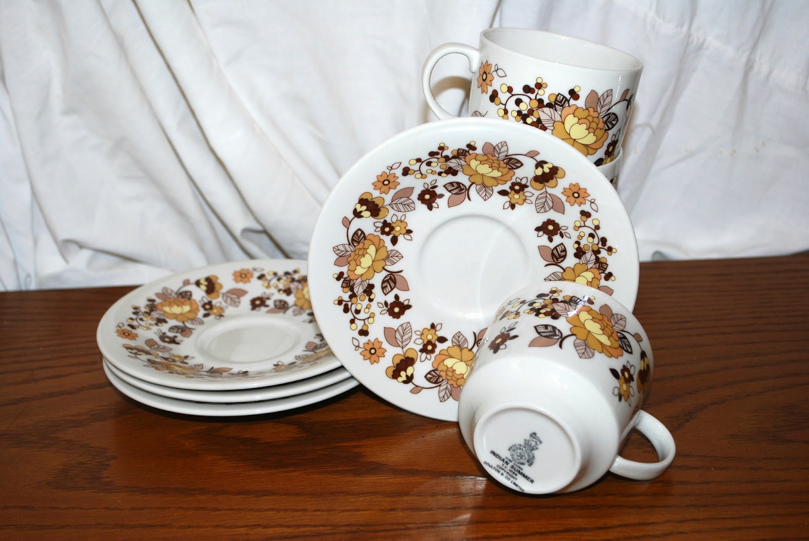 Let It Shine Royal Doulton, Bathroom Set and Amber Bowls