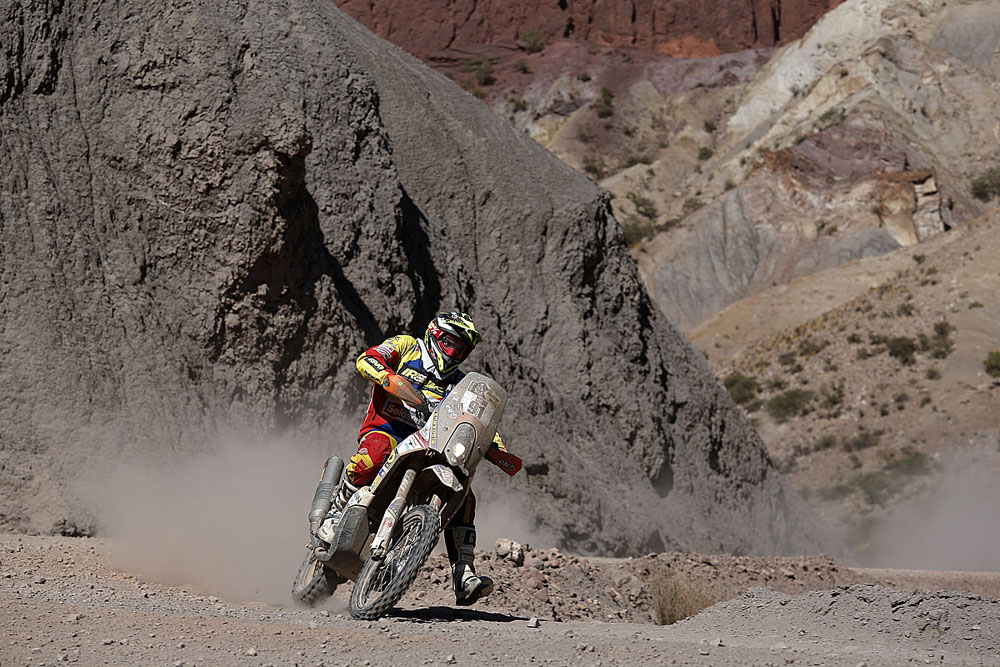 Drive Nicolás Cardona avanza en el Dakar y descansa en Argentina