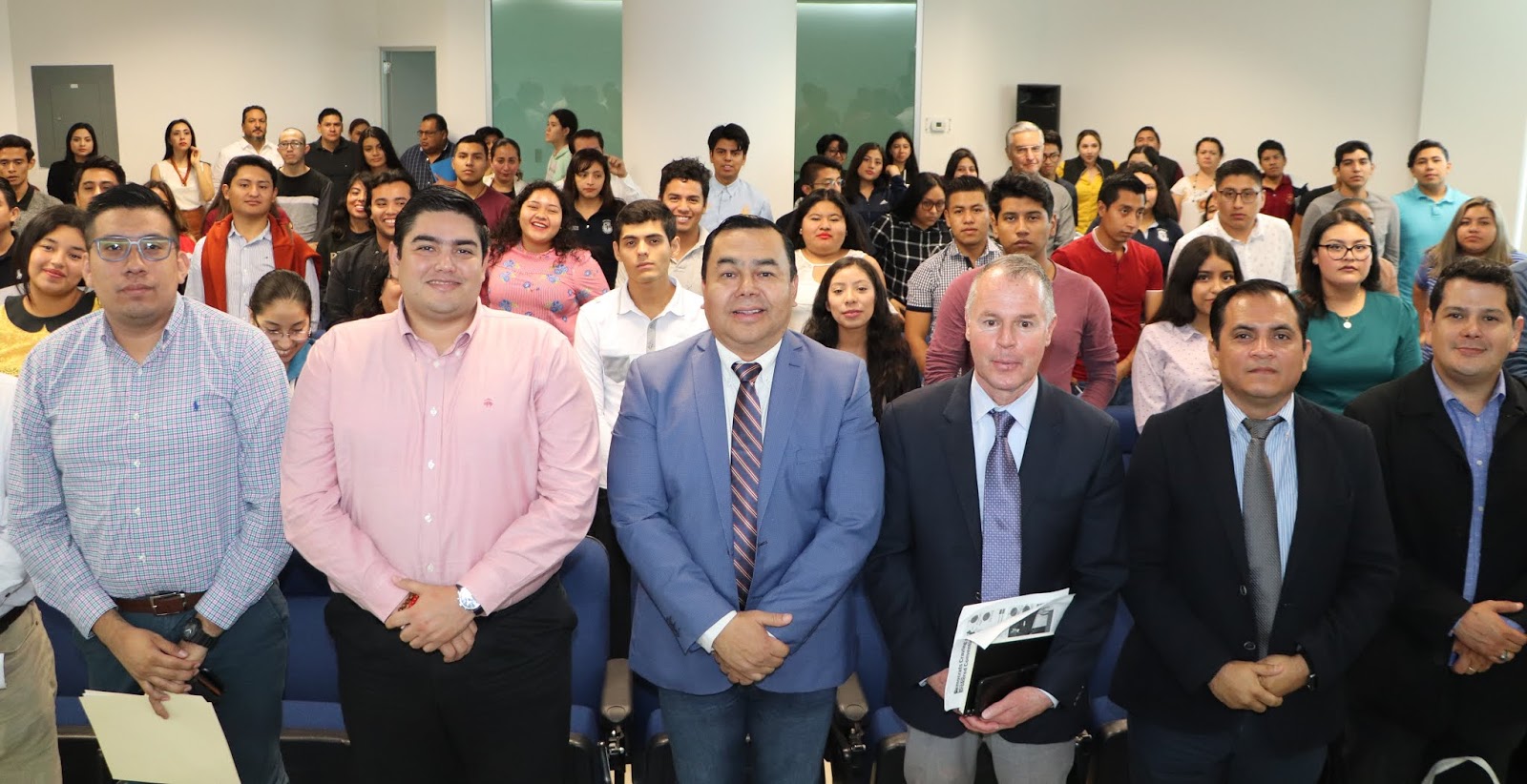 Unicach Noticias Convocatorias Docente de Washington Center dicta conferencia en la UNICACH