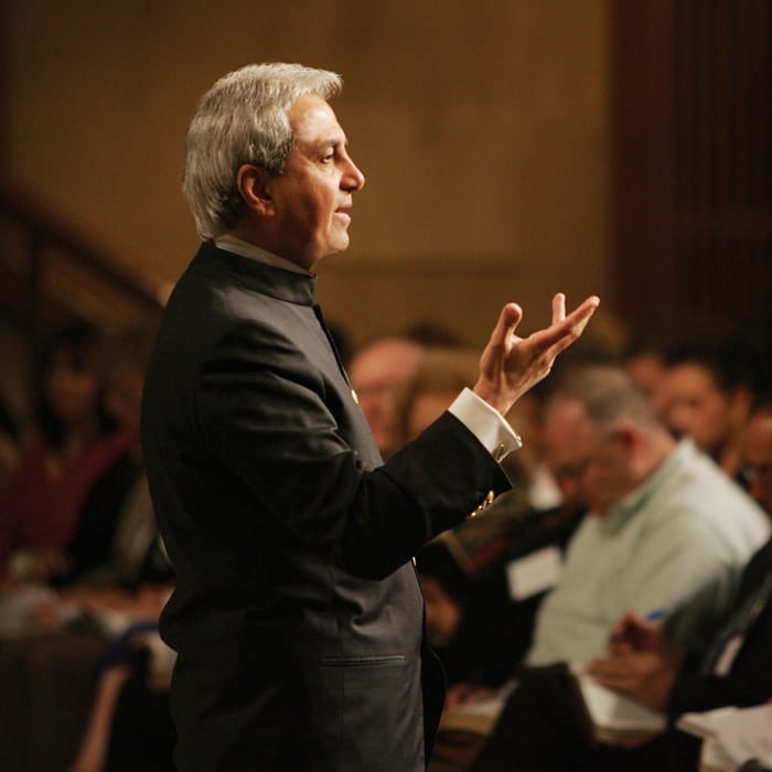 Biography of Pastor Benny Hinn Biography of Pastor Benny Hinn
