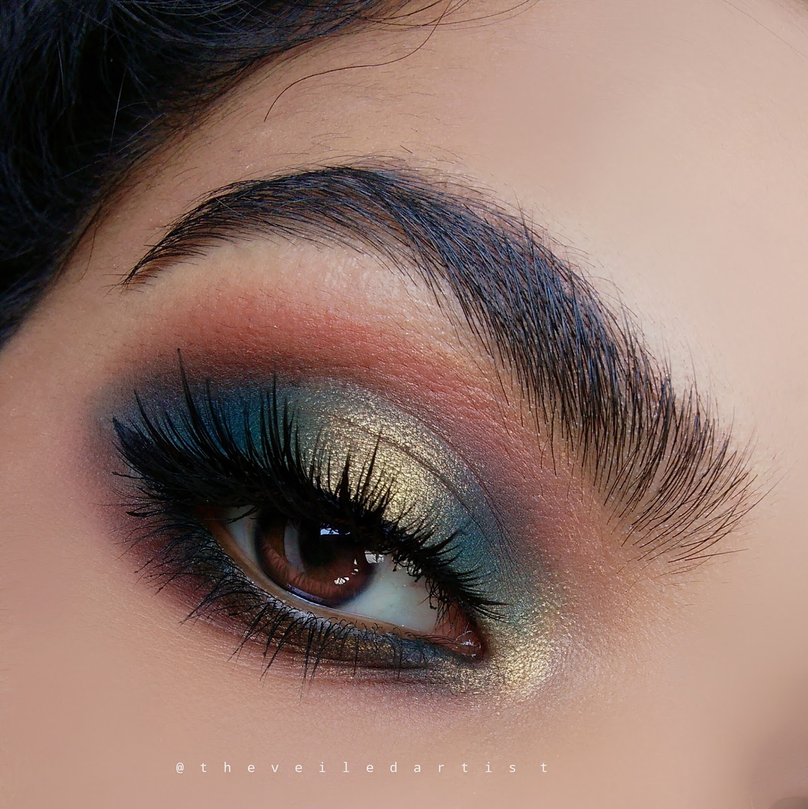 Mermaid Inspired Ethereal Dark Teal and Gold Halo Smokey Eyes Tutorial