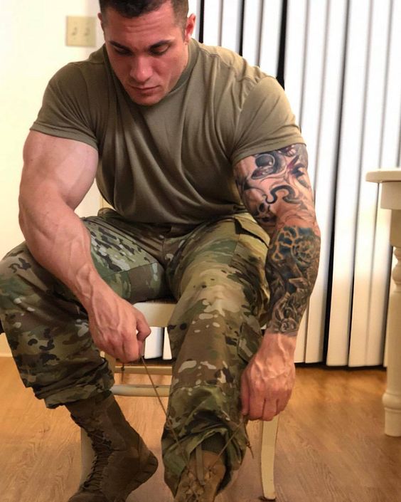 huge-strong-masculine-soldier-daddy-uniformed-military-hunk-swole-arms-sexy-biceps-tattoo-stud
