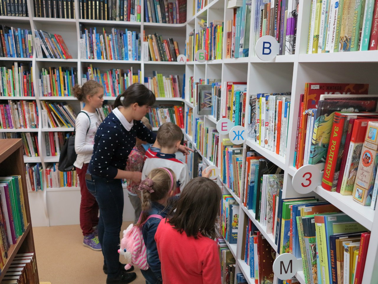 Школа без библиотеки. Дети в библиотеке. Библиотека в школе. Школьная библиотека. Детям. Детская библиотека.