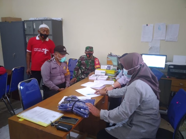 Wujud Sinergitas, Babinsa Bersama Bhabinkamtibmas Komsos Dengan Perangkat Desa