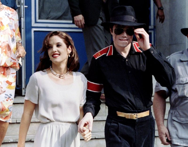 30 Beautiful Pics of Michael Jackson and Lisa Marie Presley Together During Their Short Marriage