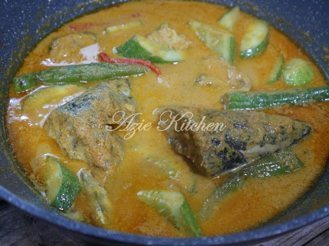 Gulai Ikan Nasi Berlauk Kelantan 