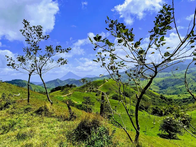 Costa Rica Itinerary: rolling hills en route from Arenal to Monteverde