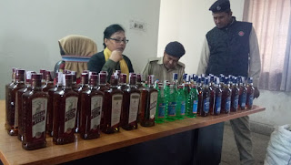 तलाशी के दौरान आवकारी विभाग ने पकड़ी 231 बोतल अंग्रेजी शराब,800 बोतल देशी शराब,तीन आरोपी वाहन सहित हुए गिरफ्तार तलाशी के दौरान आवकारी विभाग ने पकड़ी 231 बोतल अंग्रेजी शराब,800 बोतल देशी शराब,तीन आरोपी वाहन सहित हुए गिरफ्तार