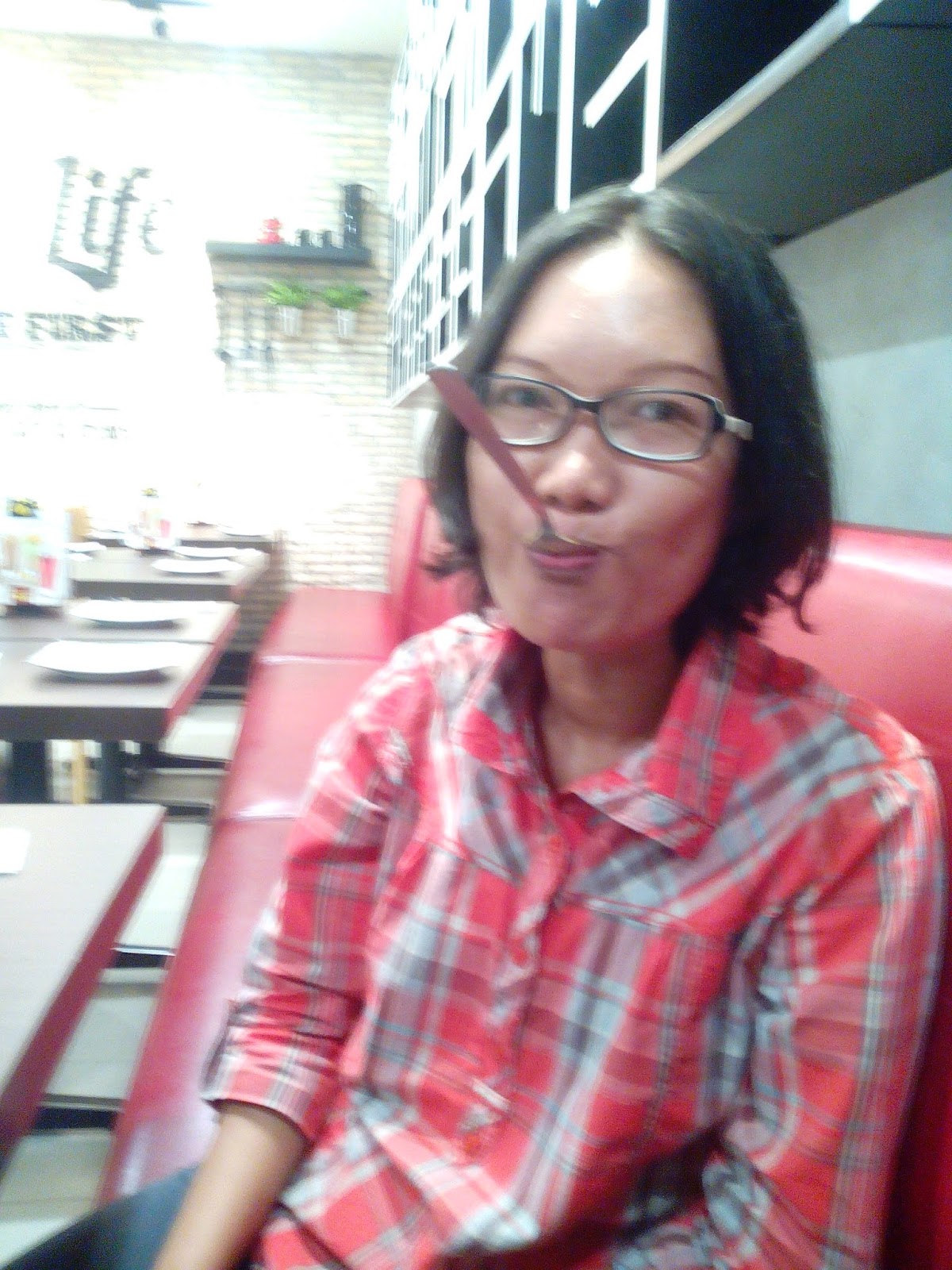 pizza hut palangkaraya lapar dan jadi aneh hahaha