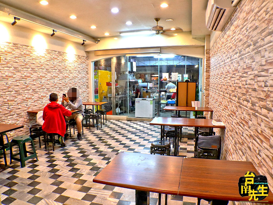 台南港式料理/只賣晚餐到宵夜時段/嚴選食材現點現做/自製備料不用半成品/傳承香港師傅手藝/飯店茶餐廳等級菜色/平價消費物超所值