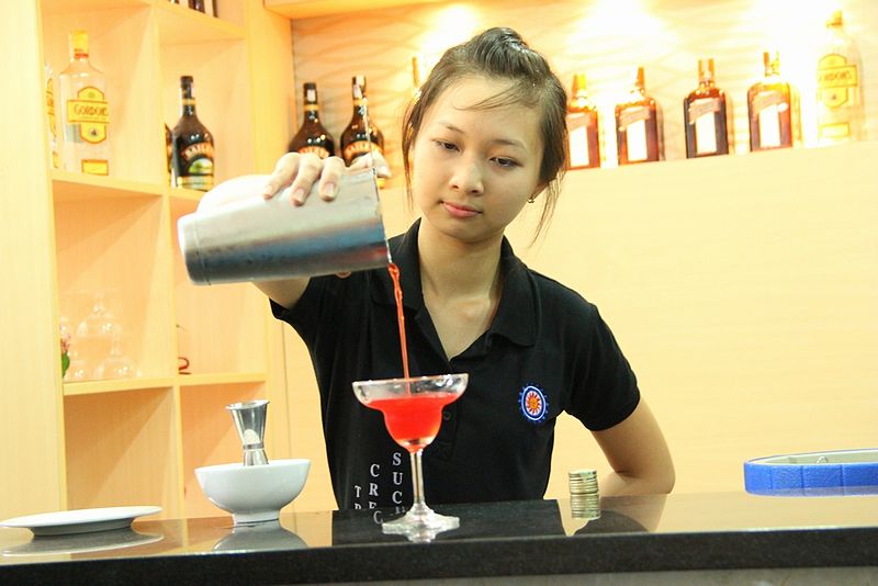 BARTENDERS411 How to a Bartender Top 10 Characteristics of