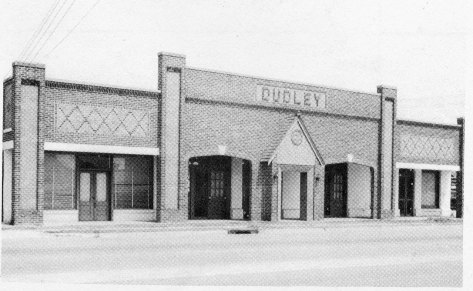 "HUB" DUDLEY THE TIE THAT BOUND