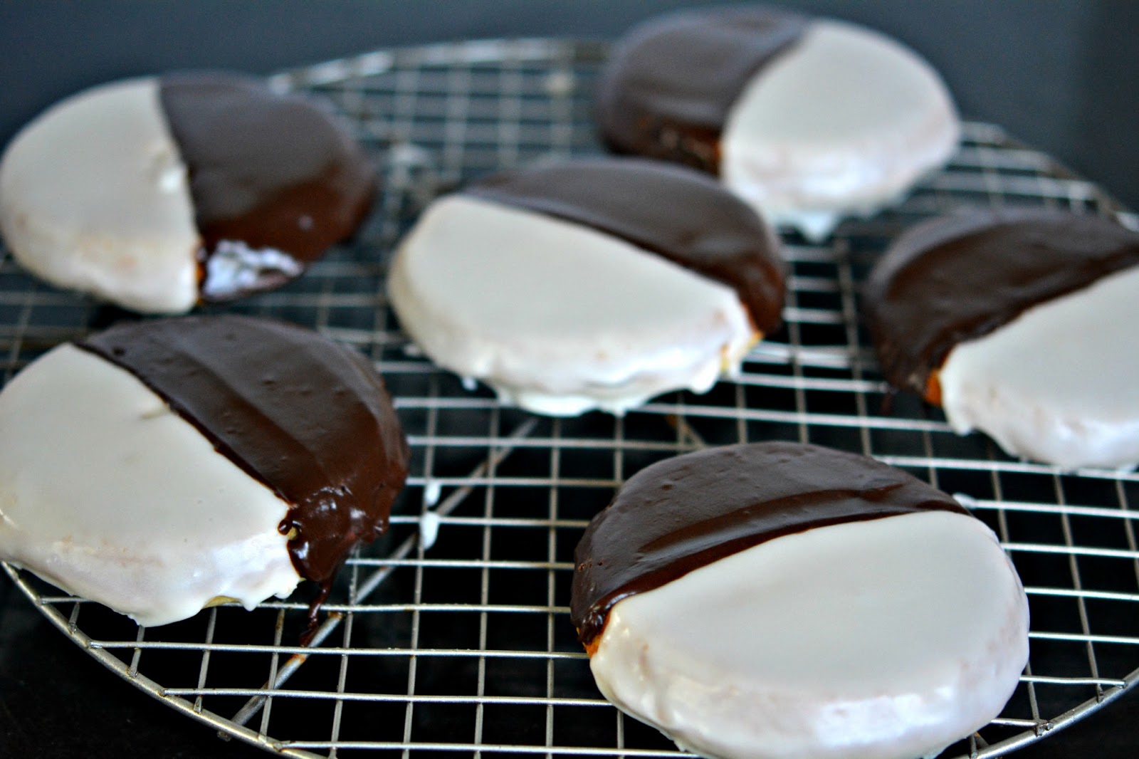 BLACK AND WHITE COOKIES...THE BEST RECIPE!!!! Hugs and Cookies XOXO