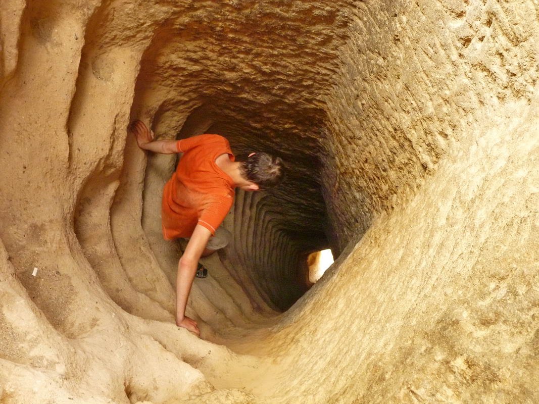 городок кубер педи в австралии. комната под землей. пензенские затворники пещера. цивилизация под землей. они живут под землей.