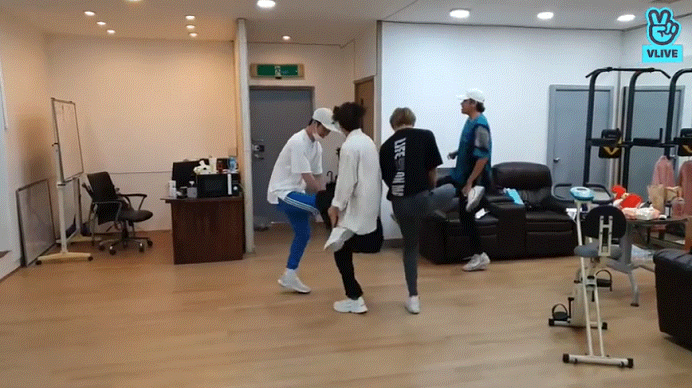 7월 7일 아침 7시부터 저녁 7시까지 77초동안 브이앱한 돌 | 인스티즈