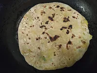 Brown colour marks on aloo paratha cooking on pan