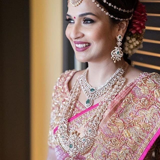 AMAZING EROTIC CONTENT: Latest Bridal Mehndi Outfits